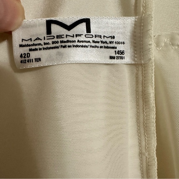 MAIDENFORM Ultra-Firm Body Shaper With Built-In Underwire Bra - Picture 10 of 11